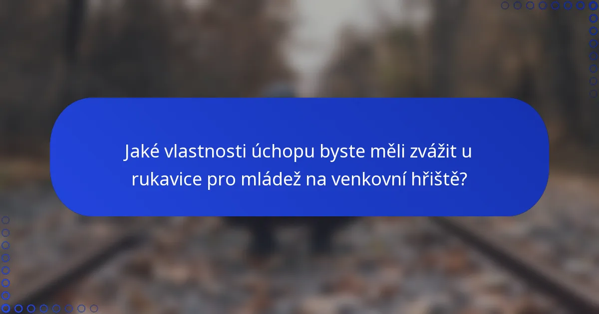 Jaké vlastnosti úchopu byste měli zvážit u rukavice pro mládež na venkovní hřiště?